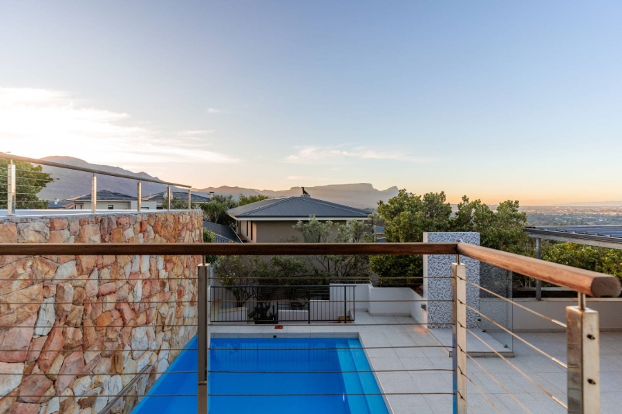 4 Bedroom Property for Sale in Stonehurst Mountain Estate Western Cape